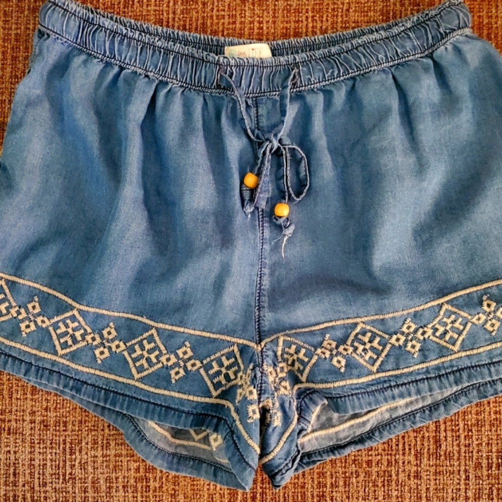 Chambray embroidery shorts